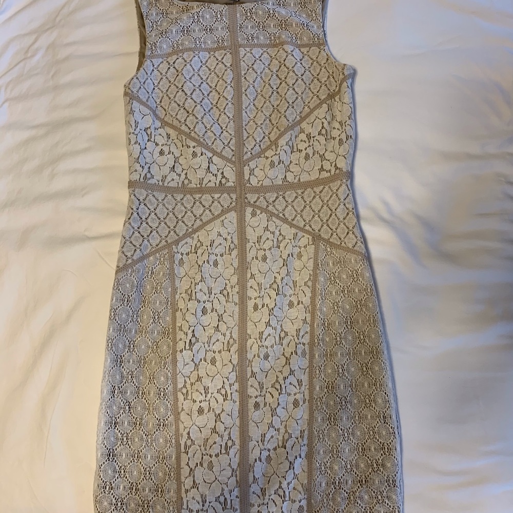 White lace and nude Maggy London dress sz 4